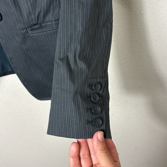 Banana Republic Pinstripe Dark Grey Blazer size 2 P - Picture 5 of 8